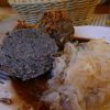 Leberknödel mit Sauerkraut und Brot (Lichtensteinhütte Neidenfels)