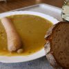 Erbsensuppe mit Worschd und Brot (Totenkopfhütte)